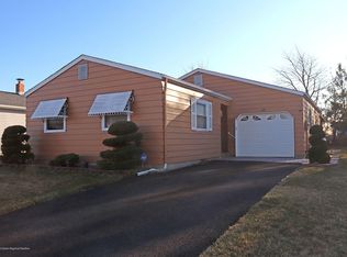 40 Hyannis St, Toms River, NJ 08757