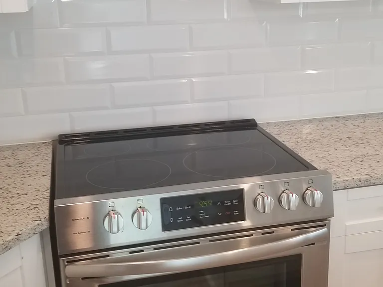 1121 Lawrence Ave #6 — Photo 13