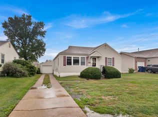 6035 Cascade Dr, Saint Louis, MO 63134