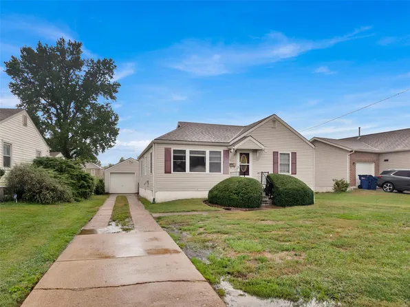 6035 Cascade Dr, Saint Louis, MO 63134