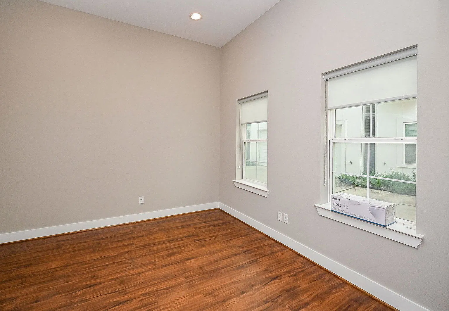 3 bed, 3.5 bath, 2427 sqft, $2,950 — Photo 4