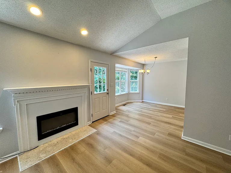 1004 Starkland Way — Photo 5