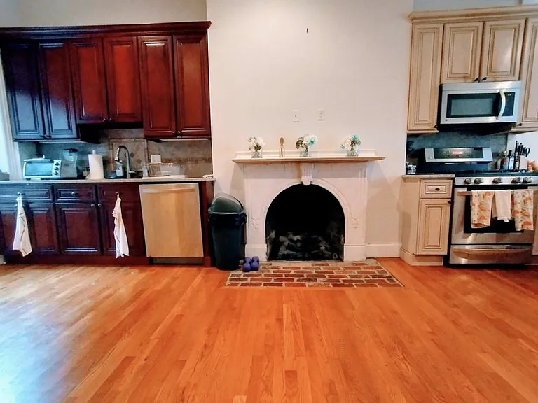 518 E Broadway #3 — Photo 3