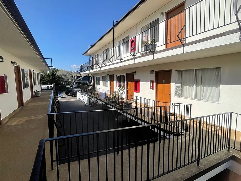 427 W Montecito St — Photo 16