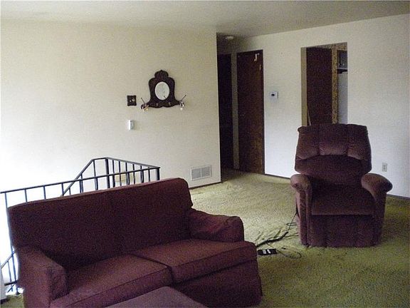 3rd image of 308 Deer Park Dr E