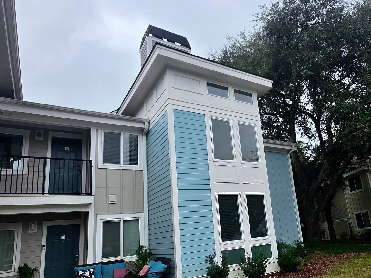 2 bed, 2.0 bath, 976 sqft, $2,500 — Photo 2