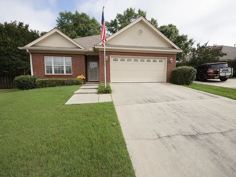106 Sweet Meadow Ct — Photo 1