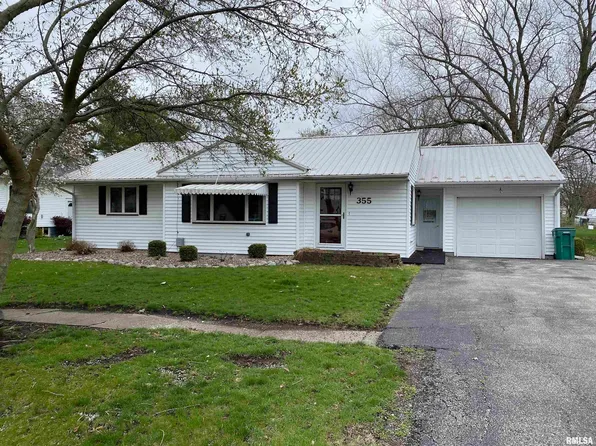 355 S Hall St, Roseville, IL 61473