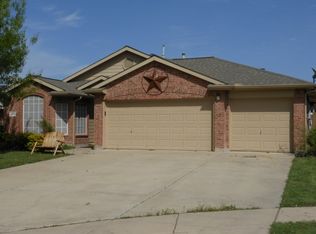 1009 Swan Cir, Saginaw, TX 76131