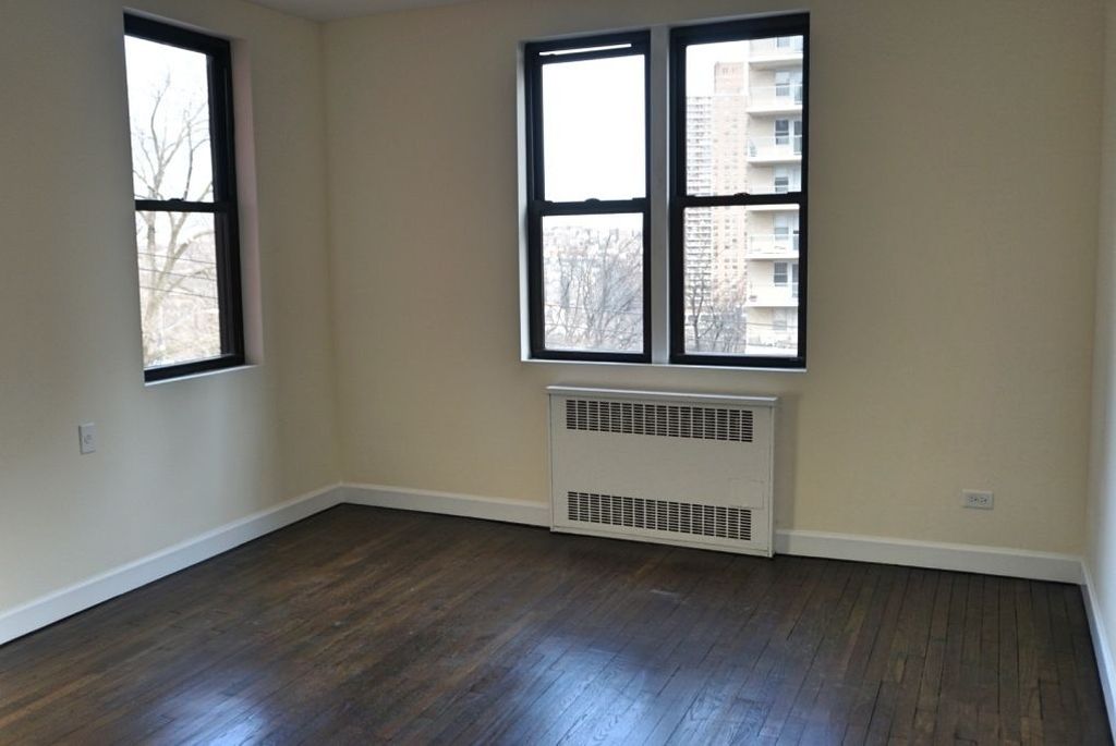 1 Bed 1 Bath Property, New York • 800 Sq Ft