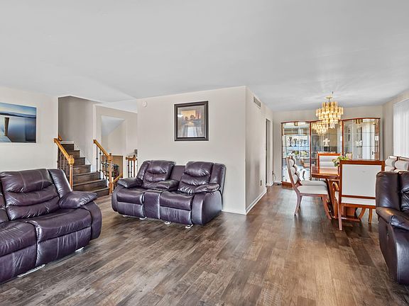 4th image of 1501 W 73rd Pl