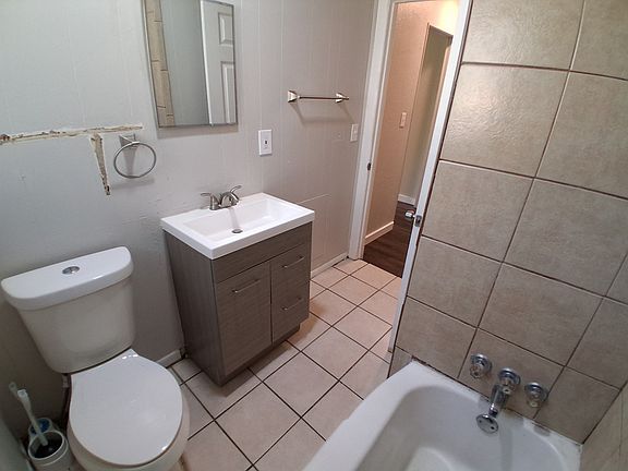 5th image of 1426 W 5th Ave
