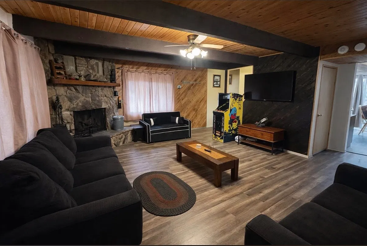 2 bed, 1.5 bath, 1105 sqft, $1,800 — Photo 3