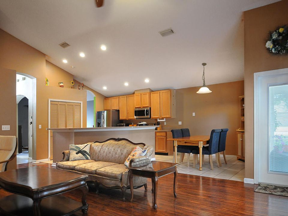 1st image of 3967 Lake Crest Ter
