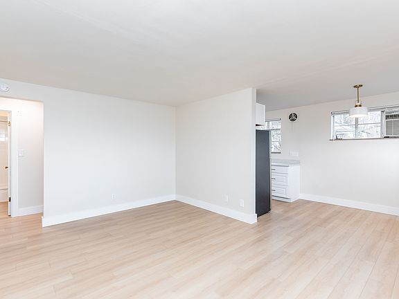 3rd image of 3421 Pape Ave #4