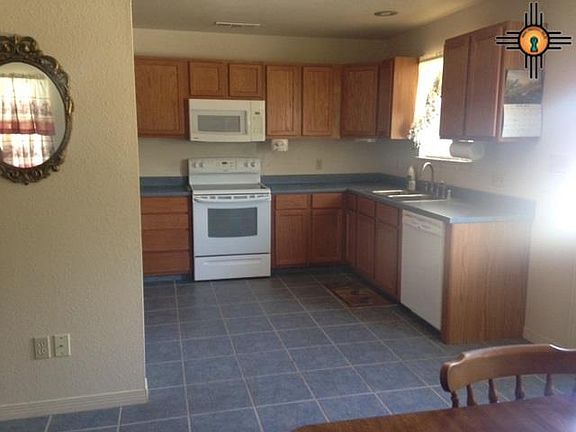 5th image of 409 W McKay St
