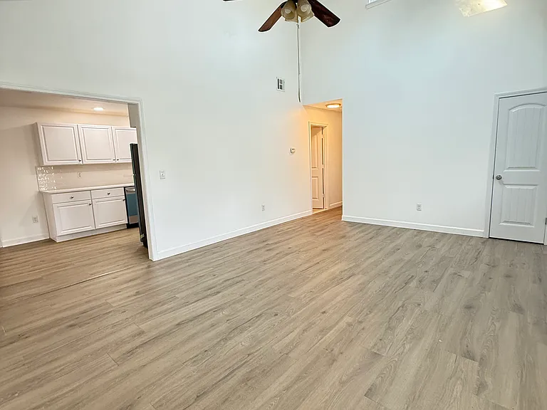 111 Buckhorn Lake Ct — Photo 3