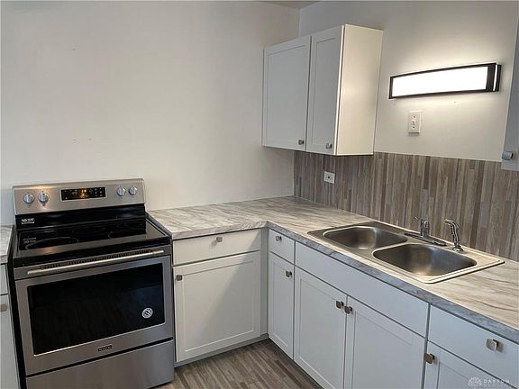 5th image of 4063 Cleveland Ave