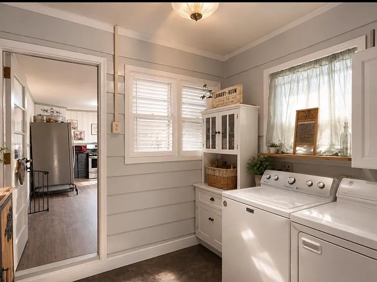 Laundry room/Entry porch area
Washer and Dryer will remain in house.