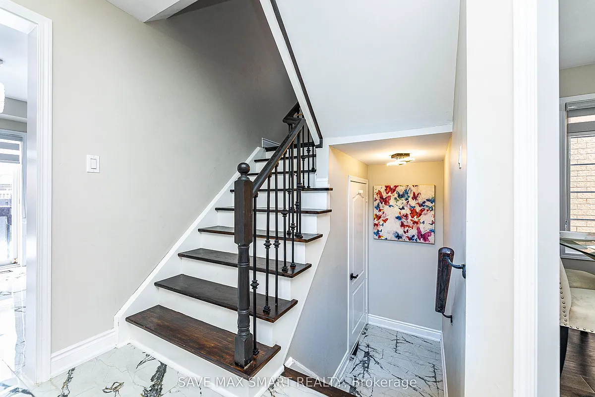 Building Photo - 54 Beresford Cres