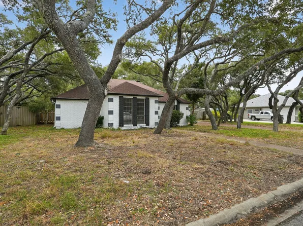 107 Cherry Hls, Rockport, TX 78382