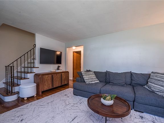 4th image of 3195 Chalmers Ave
