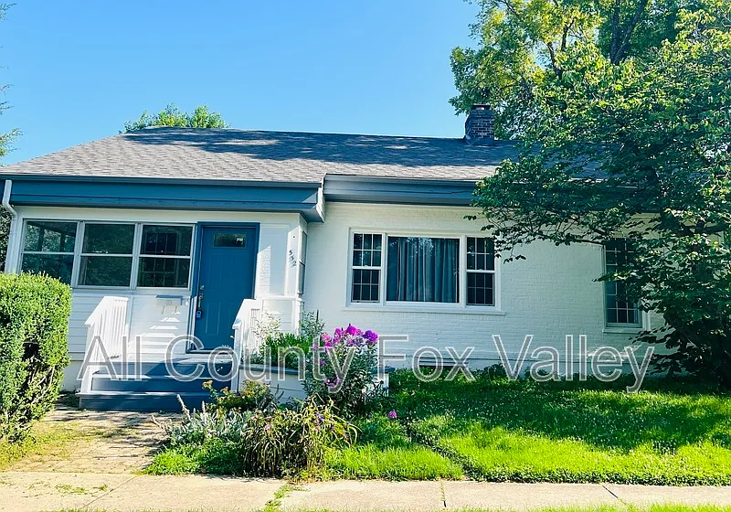 2 bed, 1.0 bath, $2,500 — Photo 2