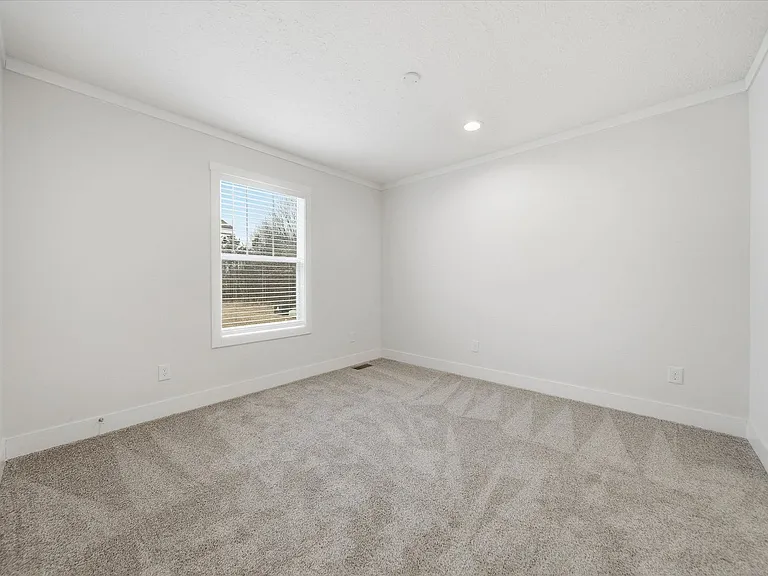 2110 24th St NE — Photo 16