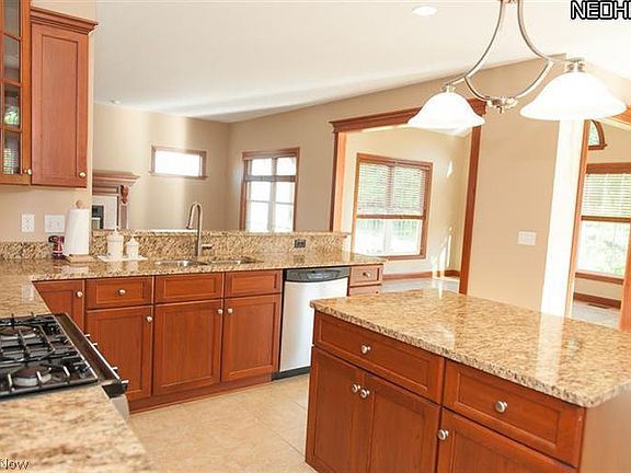 5th image of 6801 Meadow Walk Dr