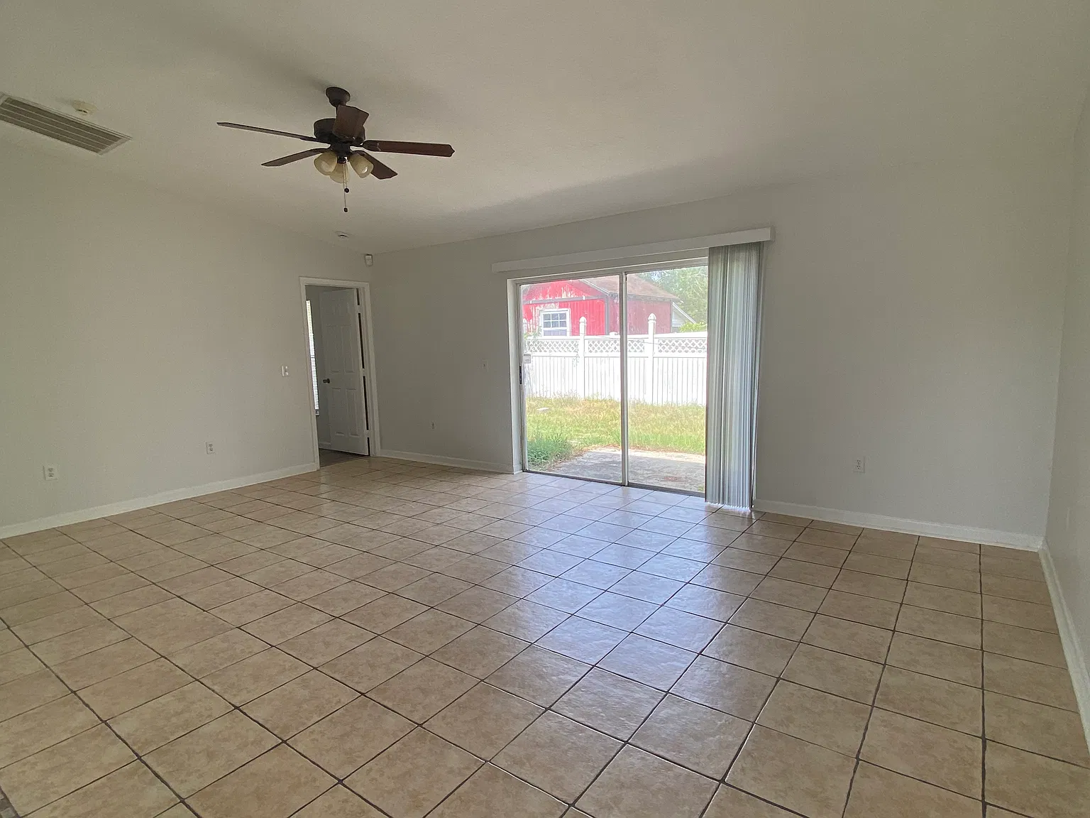 3 bed, 1441 sqft, $2,400 — Photo 2