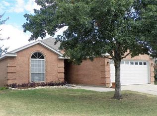 1078 Roundrock Dr, Saginaw, TX 76179