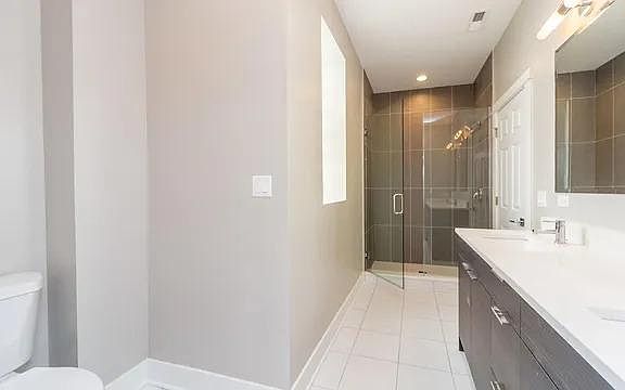 2nd image of 1334 N Wicker Park Ave #2E