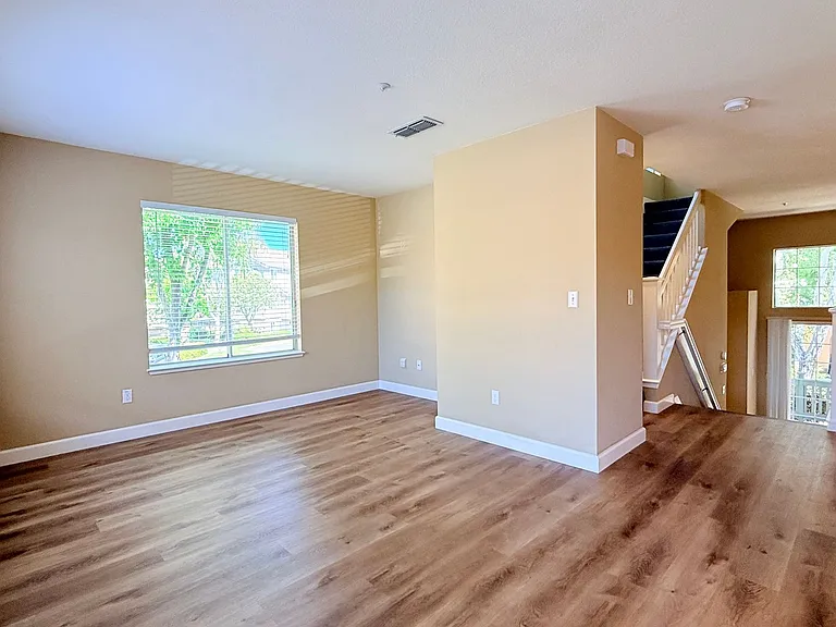 401 Skylark Ct — Photo 26