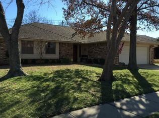 2402 Ripple Creek Ln, Edmond, OK 73012