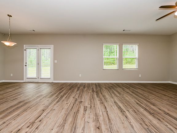 4th image of 1083 Coldwater Dr