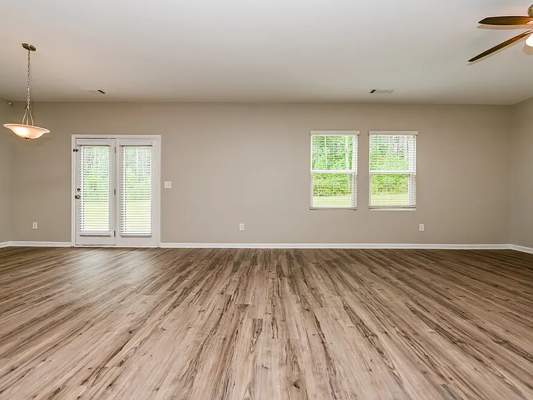 1083 Coldwater Dr — Photo 4
