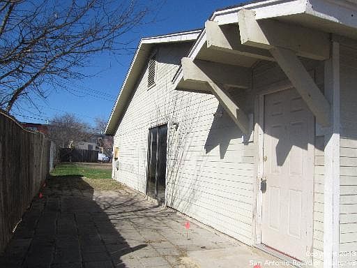 1st image of 1319 BAYOU ST