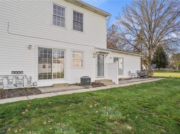2540 Royal County Down APT B, Uniontown, OH 44685