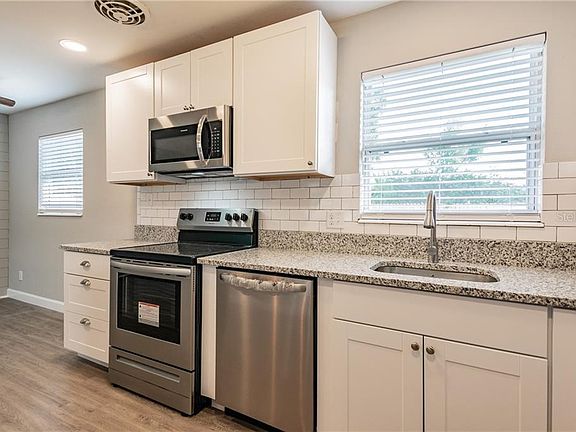 5th image of 4714 W Fairview Hts