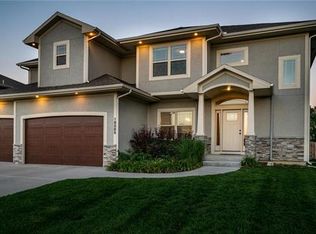 16565 S Parkwood St, Olathe, KS 66062