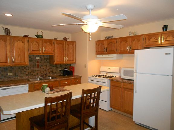 2nd image of 1014 Rosewood Dr