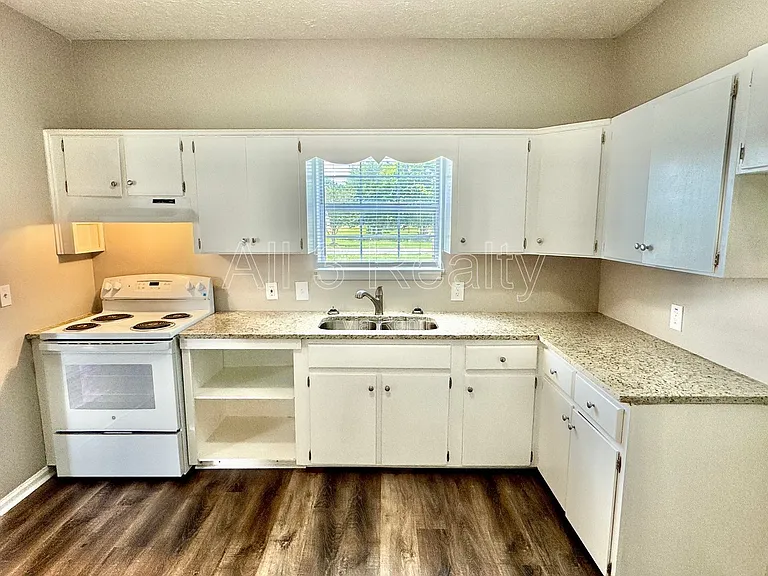 1520 Hogan Rd — Photo 12
