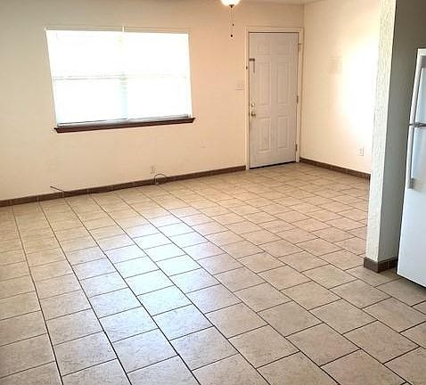2nd image of 3120 Hillrise Dr APT A
