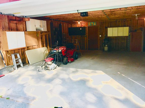 4th image of 2421 Oriole Blvd