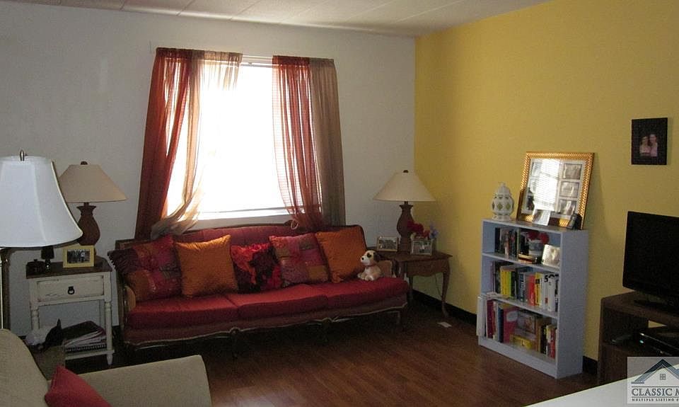 2nd image of 810 Baxter St #B-2