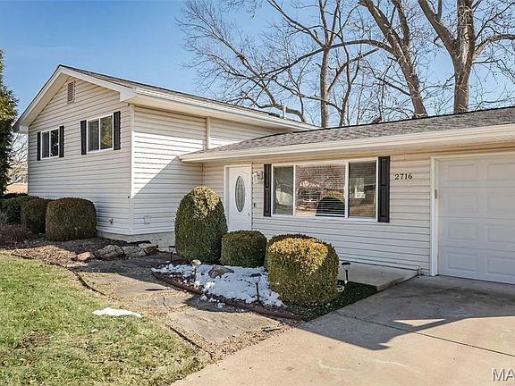 3rd image of 2716 Arrow Heights Dr