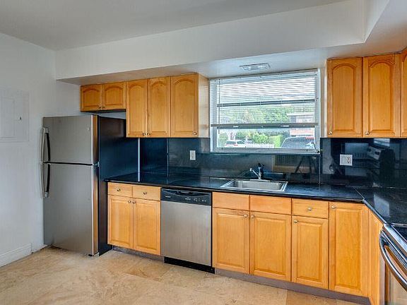 2nd image of 1316 NE 105th St APT 101
