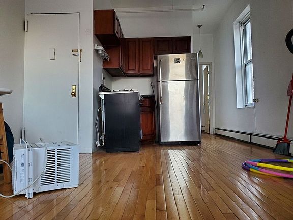 3rd image of 814 Marcy Ave APT 2D
