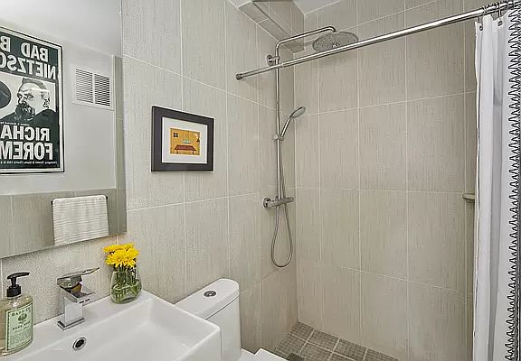 4th image of 345 W 21st St APT 4C