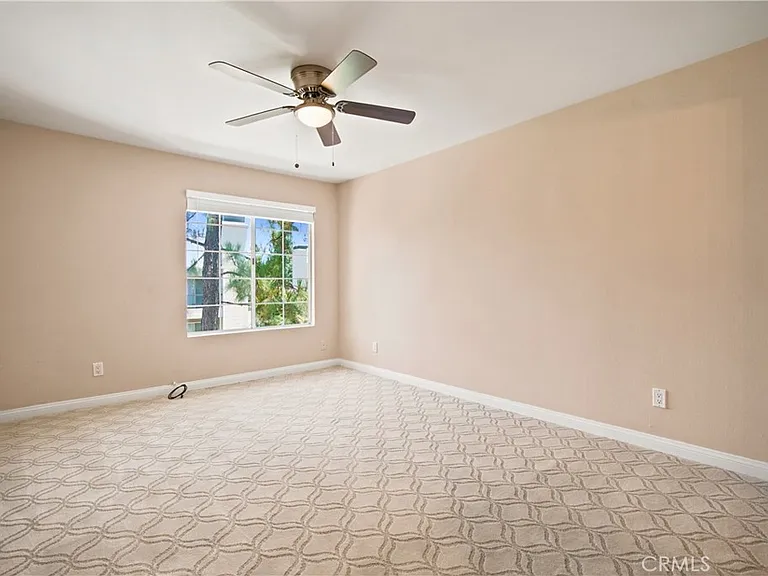 5540 Owensmouth Ave #306 — Photo 16